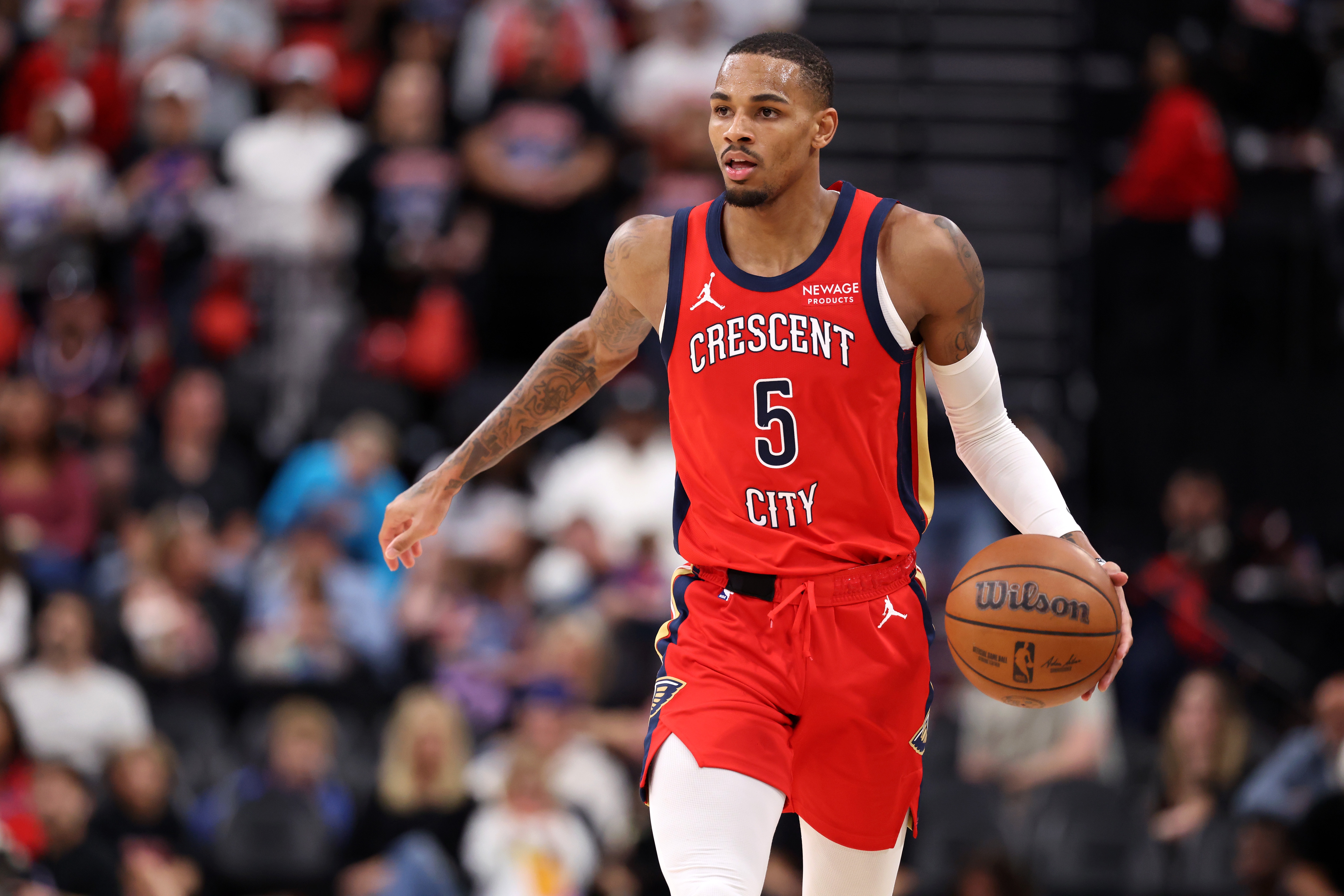 致命踩线自杀！德章泰·穆雷18中14空砍35分7板4助1断 三分5中4