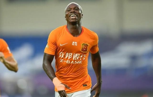 世界杯官网-武汉大腿国家队首秀进球+造点 去年为保级拒征召